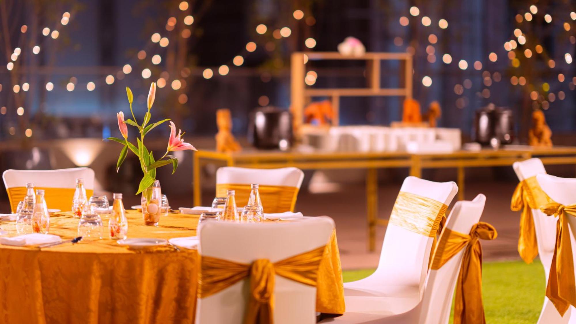 Courtyard By Marriott Vadodara Buitenkant foto