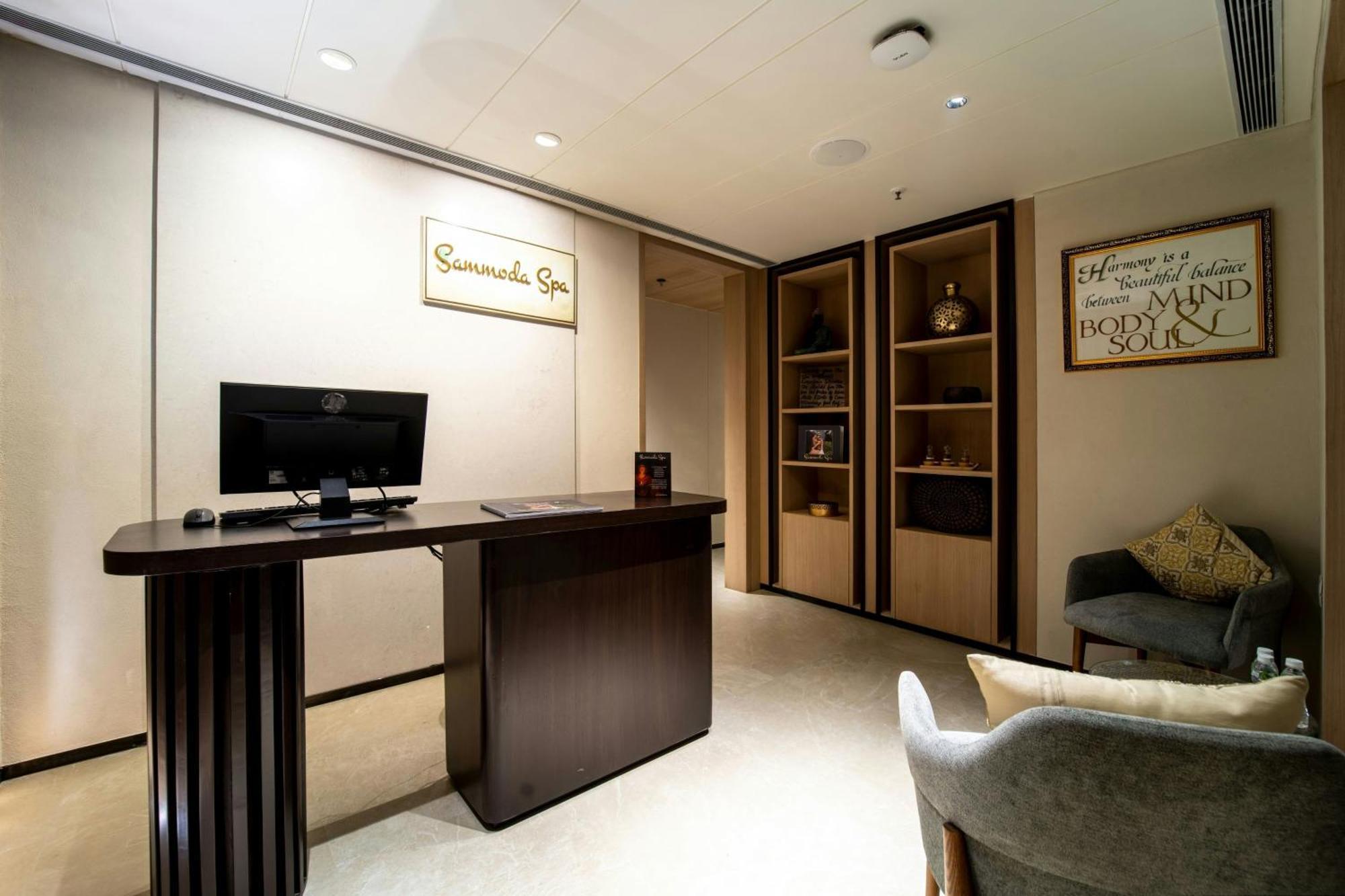 Courtyard By Marriott Vadodara Buitenkant foto