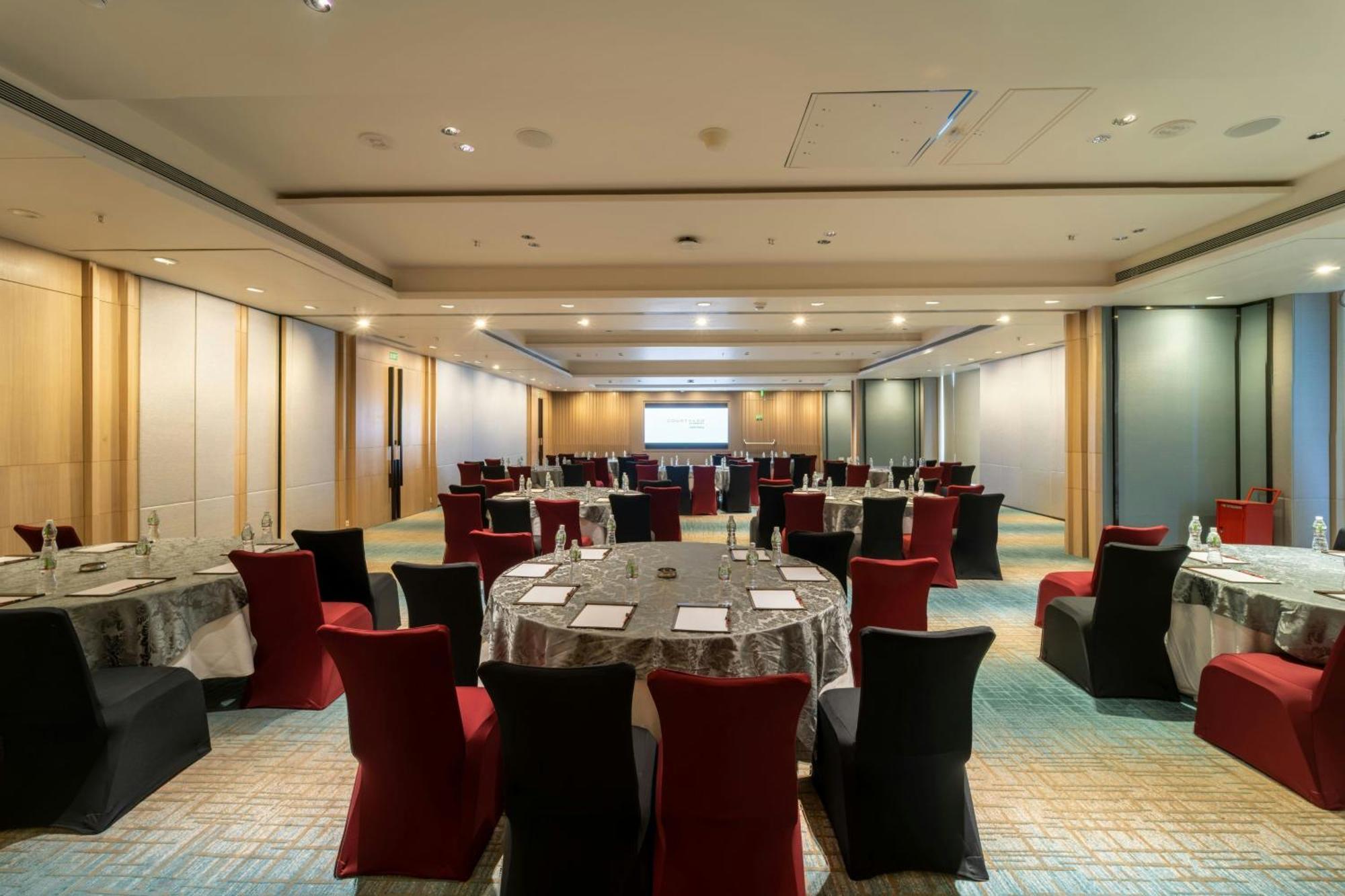Courtyard By Marriott Vadodara Buitenkant foto